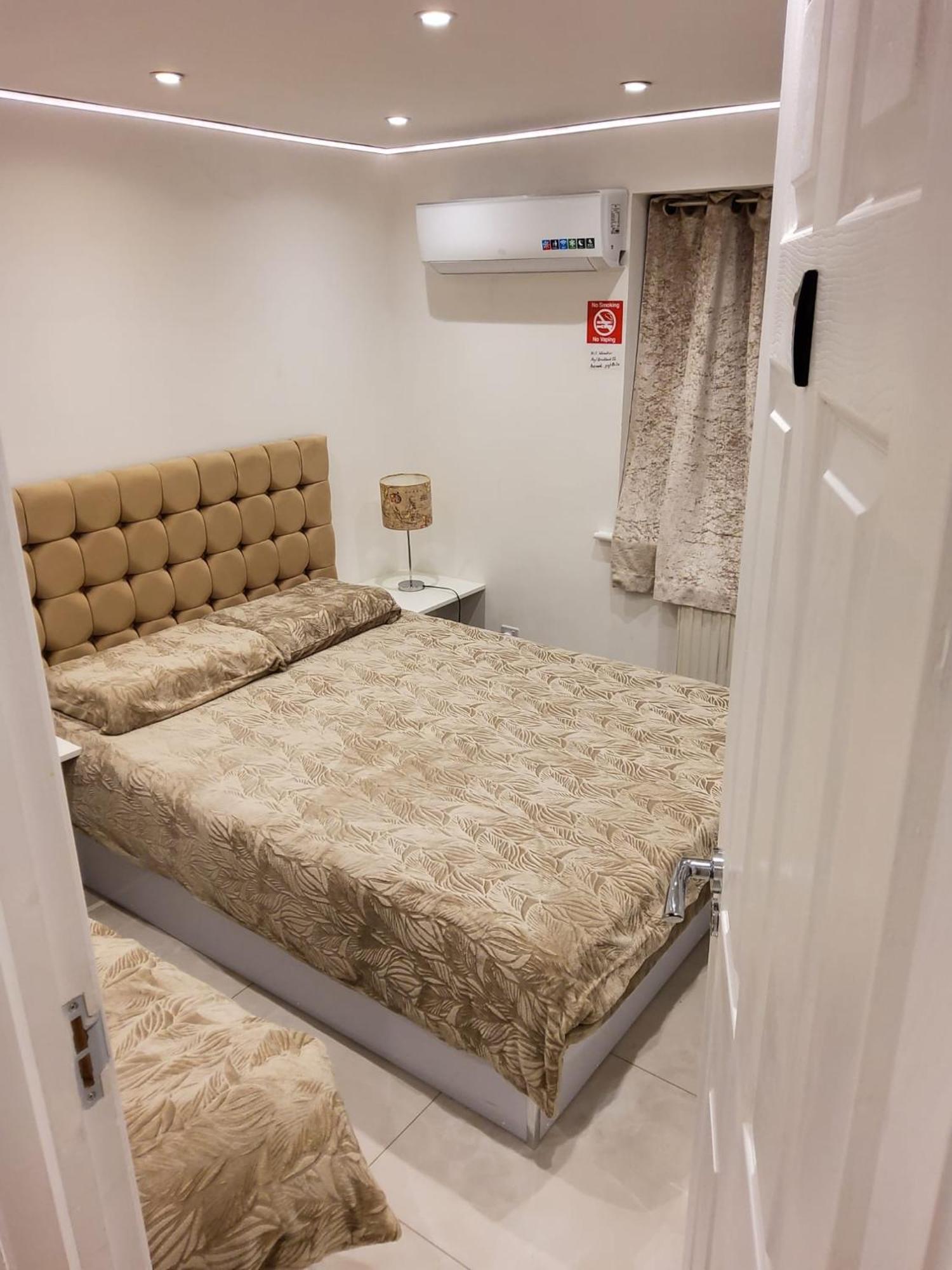 Air Conditioned Modern Double Bed Room With Private Attached Bathroom - Free Parking - Near London Heathrow Airport & Southall Broadway Zewnętrze zdjęcie